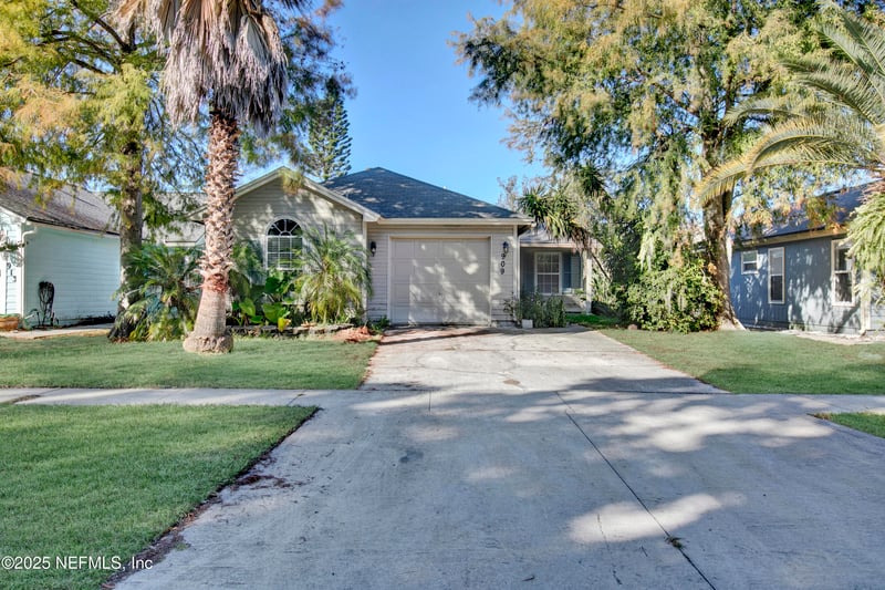 909 Gavagan Rd, Jacksonville, FL 32233