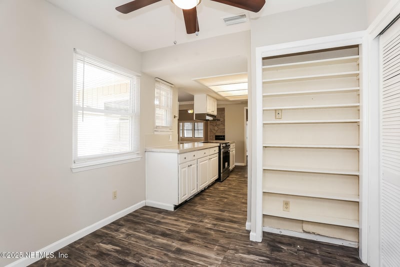 443 Holiday Hill Cir, Jacksonville, FL 32216