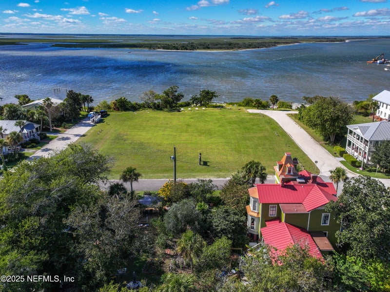 903 Someruelus St, Fernandina Beach, FL 32034