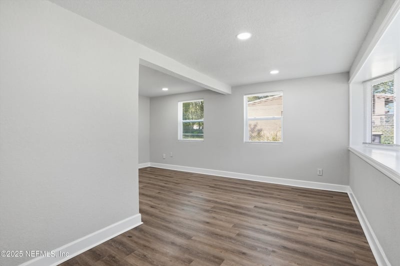 1262 Peacefield Dr, Jacksonville, FL 32205