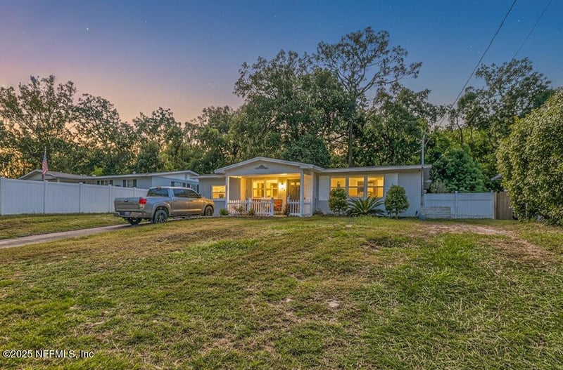 1860 Embassy Dr, Jacksonville, FL 32207