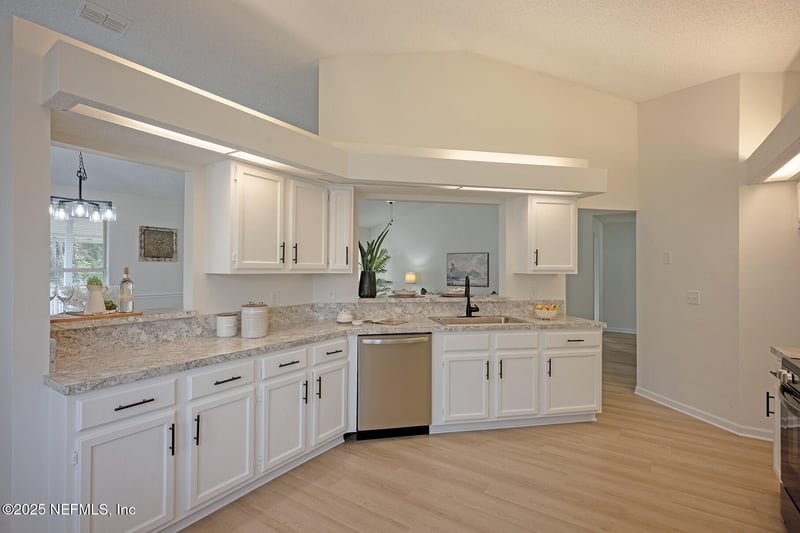 8754 Hammond Forest Dr, Jacksonville, FL 32221