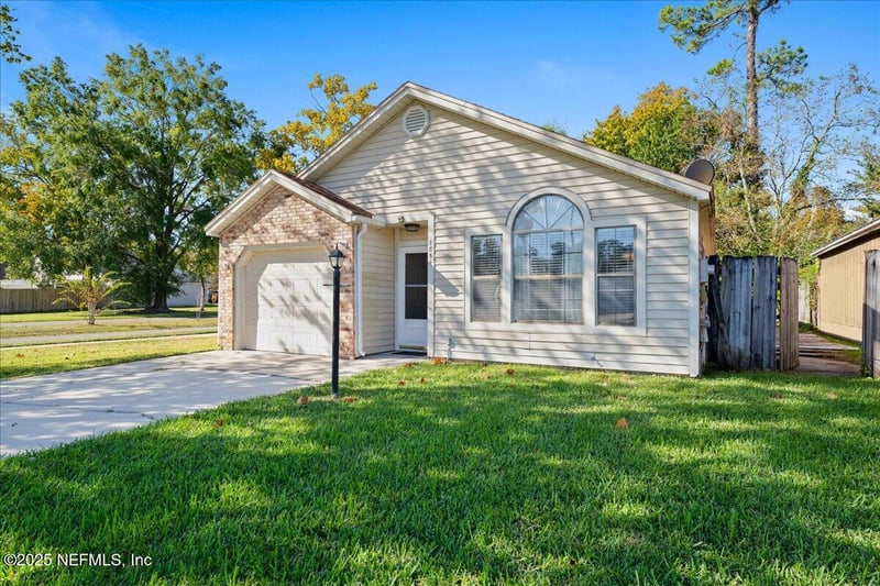 1854 Quebec Ct, Middleburg, FL 32068