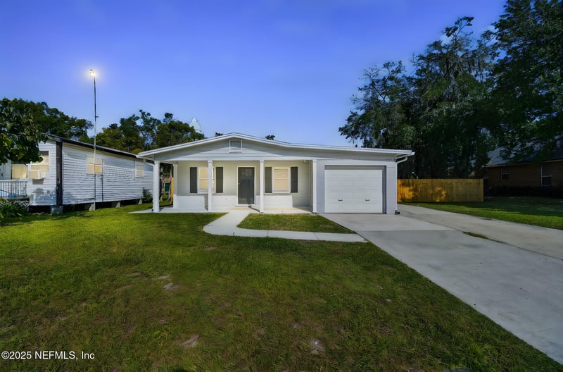716 Pine Ave, Green Cove Springs, FL 32043