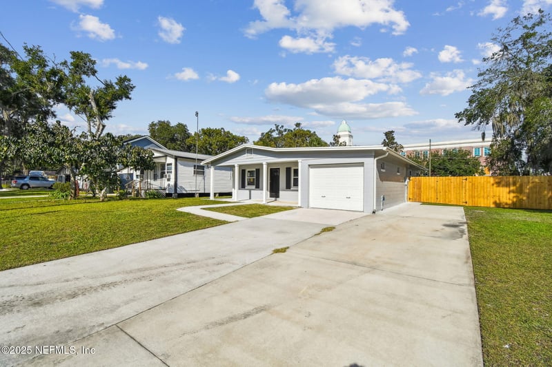 716 Pine Ave, Green Cove Springs, FL 32043