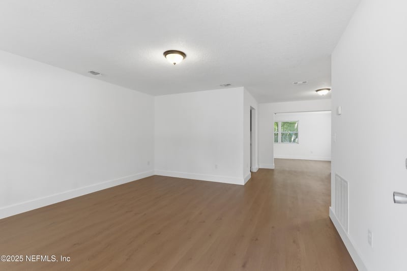 5557 Cleveland Rd, Jacksonville, FL 32209