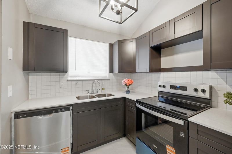 2424 Seabury Pl, Jacksonville, FL 32246