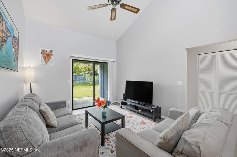2424 Seabury Pl, Jacksonville, FL 32246