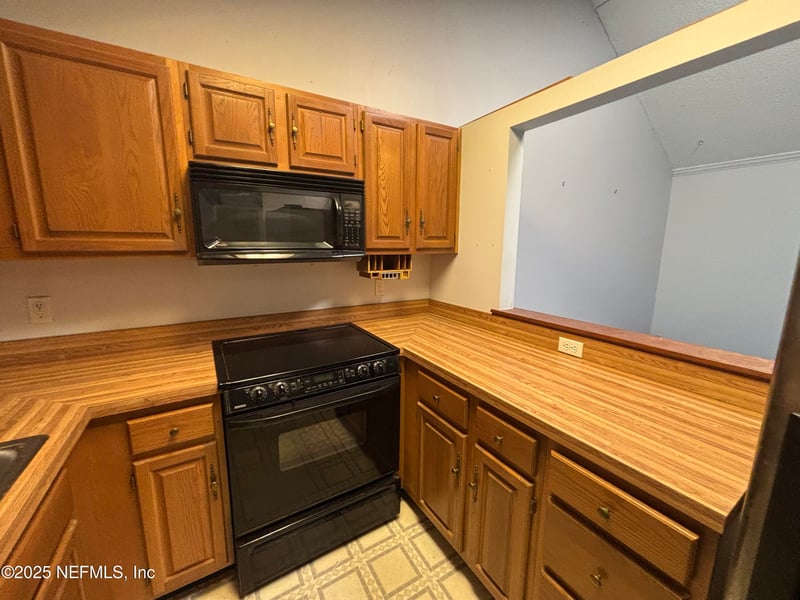 8317 Meadow Bend Ct, Jacksonville, FL 32244