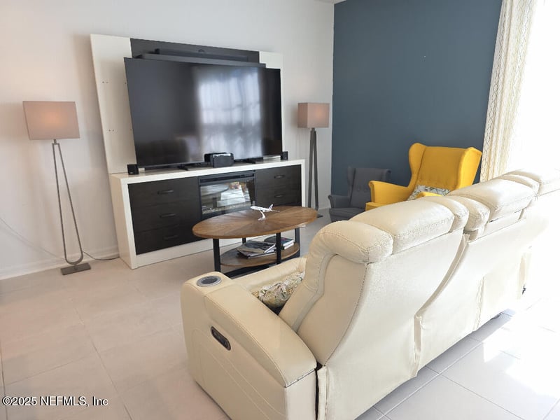 330 Anthony Dr, Jacksonville, FL 32218