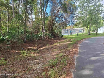 201 Pineway West Ave, Satsuma, FL 32189