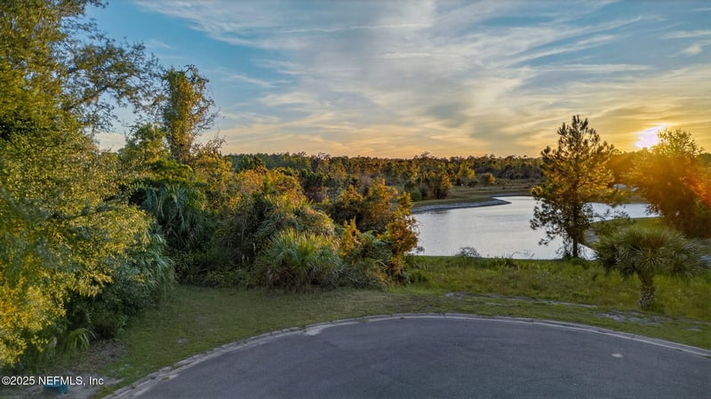 211 Village Dr, Welaka, FL 32193