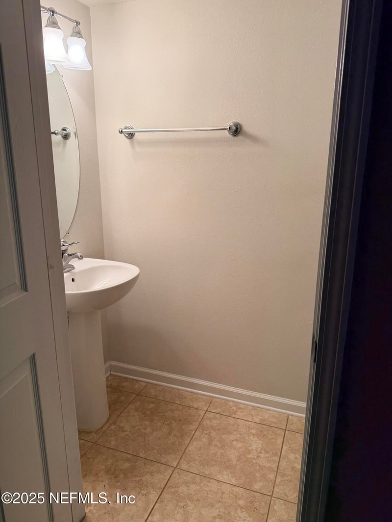 8133 Summerside Cir, Jacksonville, FL 32256