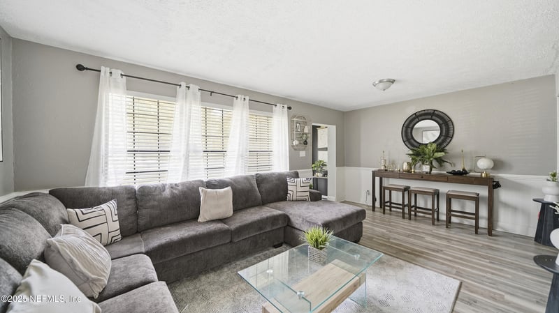 1002 Cherbourg Ave, Jacksonville, FL 32205