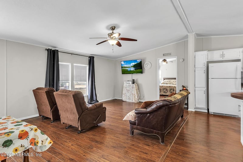 141 Cherokee Dr, Interlachen, FL 32148