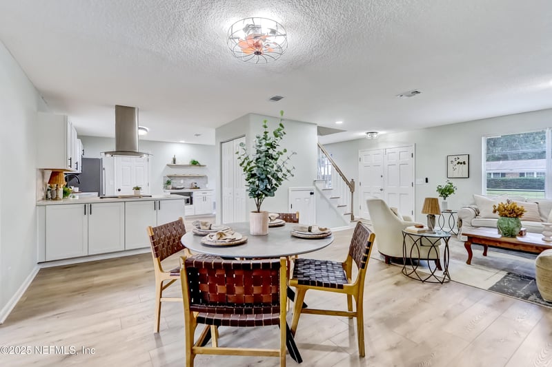 8837 Runnymeade Rd, Jacksonville, FL 32257