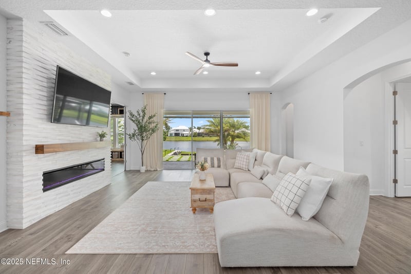 280 Topside Dr, St Johns, FL 32259