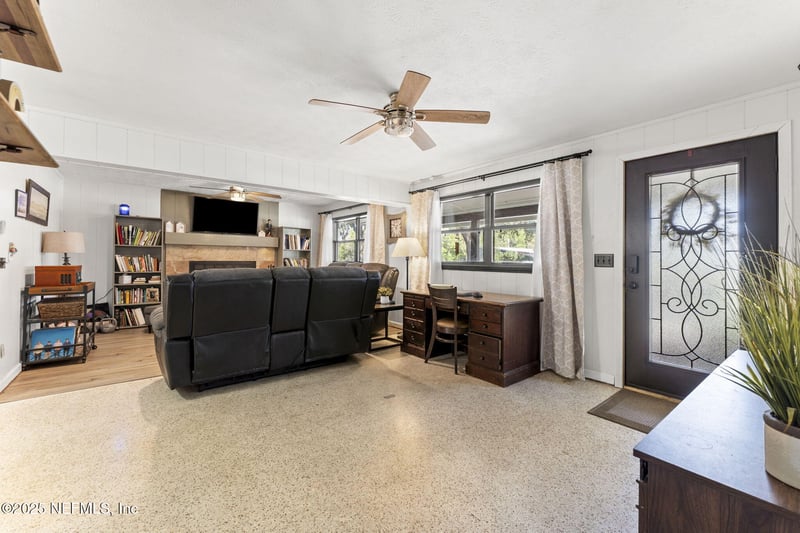 1618 Hammond Blvd, Jacksonville, FL 32221