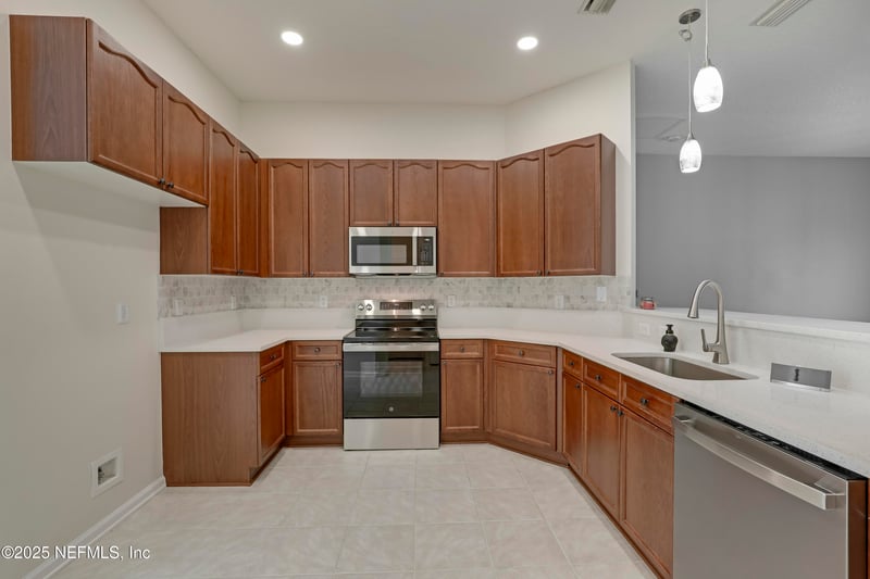 695 Sid Dr, Jacksonville, FL 32218