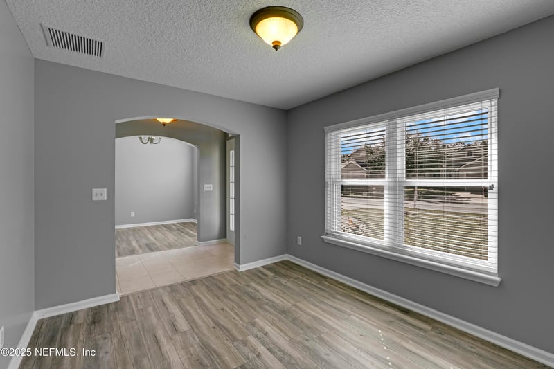 695 Sid Dr, Jacksonville, FL 32218