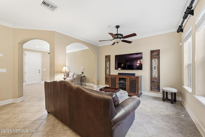 6129 Clearsky Dr, Jacksonville, FL 32258