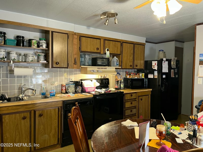 101 Hummingbird Trl, Crescent City, FL 32112