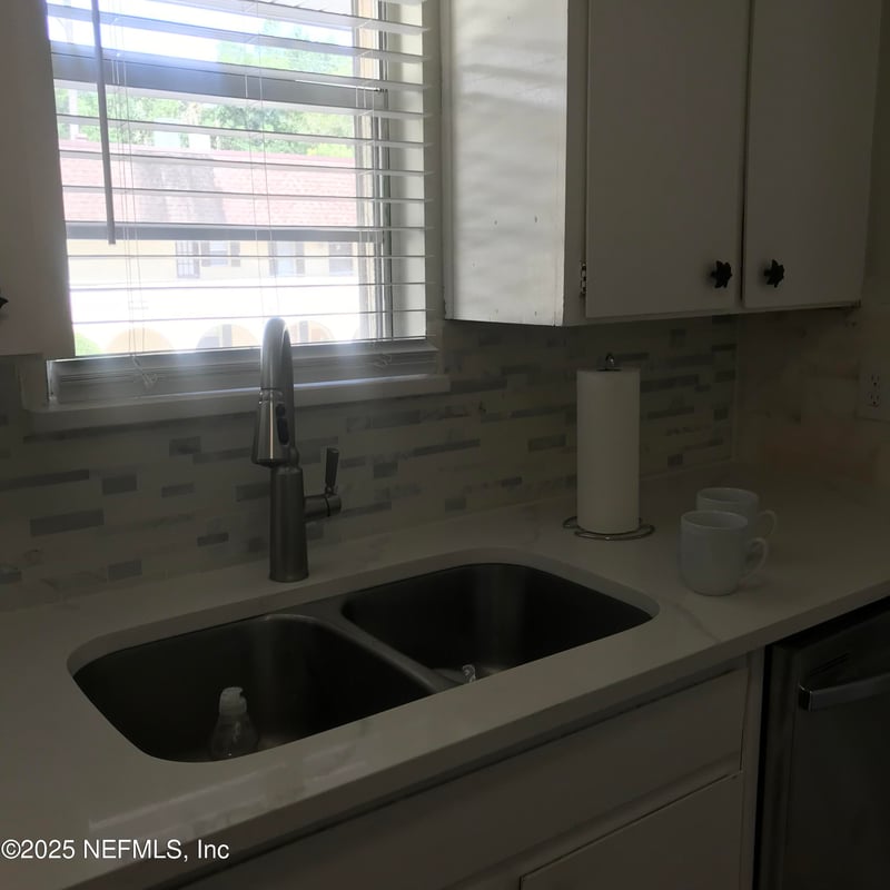 1551 El Camino Rd #4, Jacksonville, FL 32216