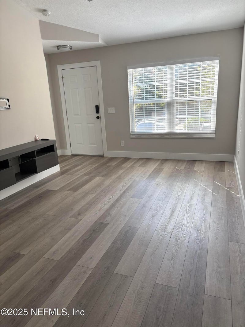 13700 Richmond Park Dr #806, Jacksonville, FL 32224