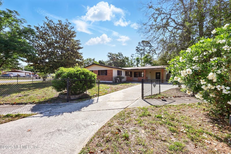 588 Madeira Dr, Orange Park, FL 32073