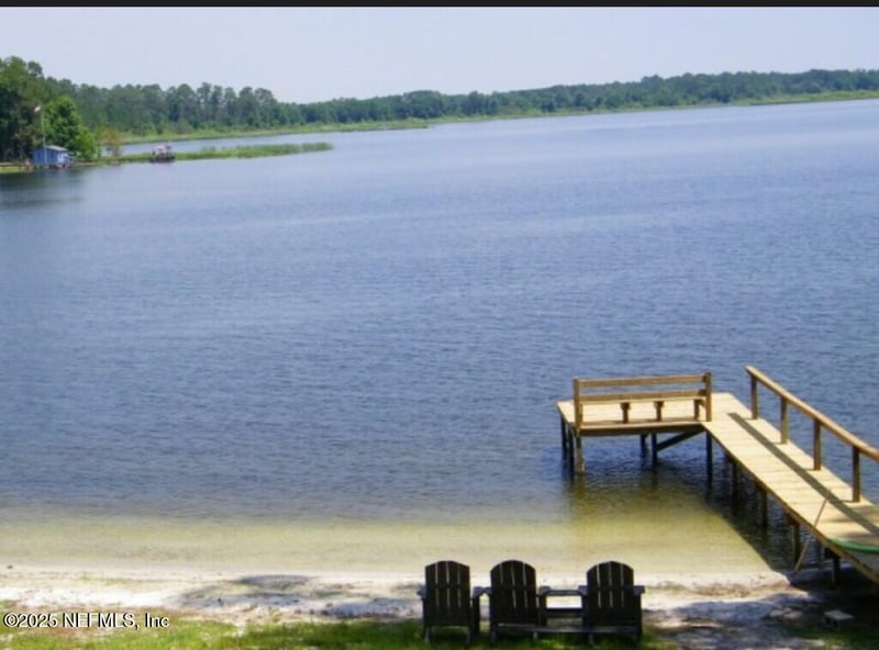 210 Usina Ave, Interlachen, FL 32148