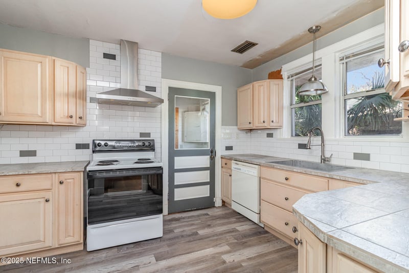 222 Trout River Dr, Jacksonville, FL 32208