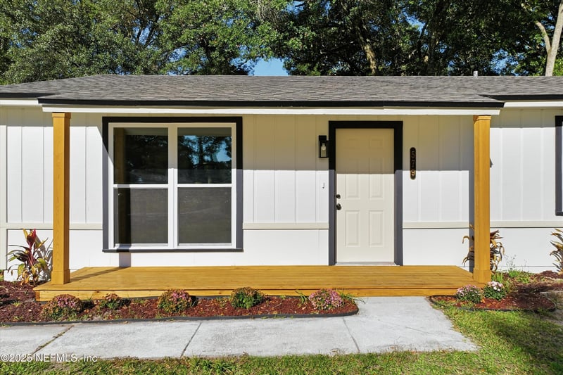 579 Carina Ln, Jacksonville, FL 32225