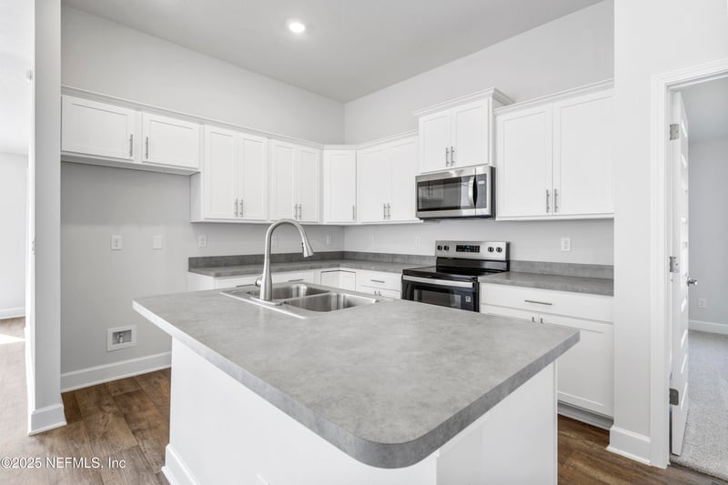 8316 Helmsley Blvd, Jacksonville, FL 32219