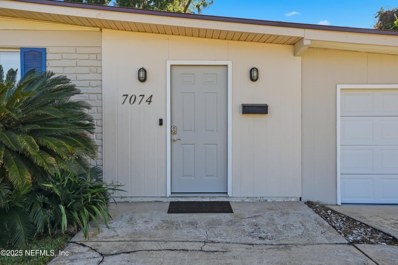 7074 Barkwood Dr, Jacksonville, FL 32277