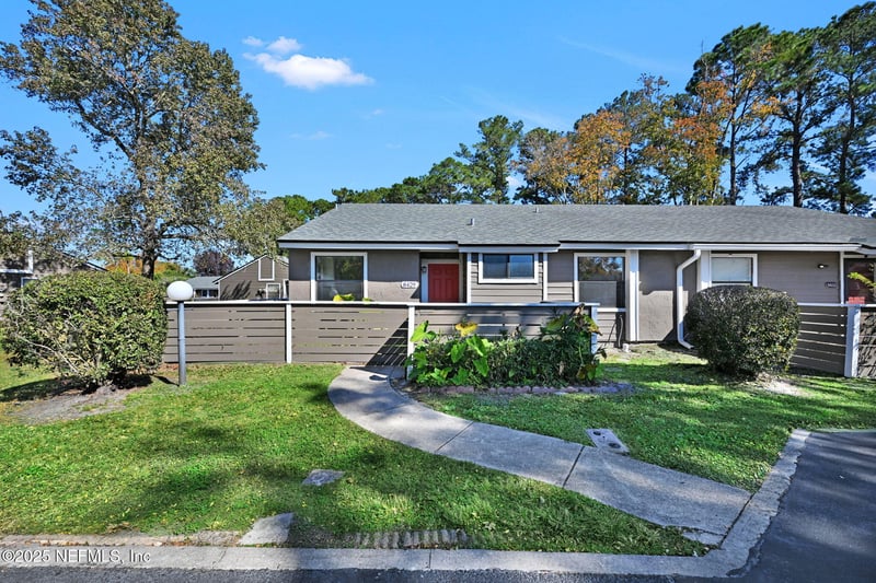 8429 Long Meadow Cir, Jacksonville, FL 32244