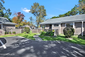 8429 Long Meadow Cir, Jacksonville, FL 32244