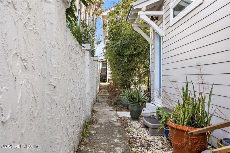 517 Beach Ave, Atlantic Beach, FL 32233