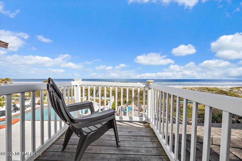 517 Beach Ave, Atlantic Beach, FL 32233