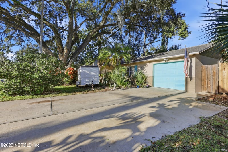 711 Grove Ave, Holly Hill, FL 32117