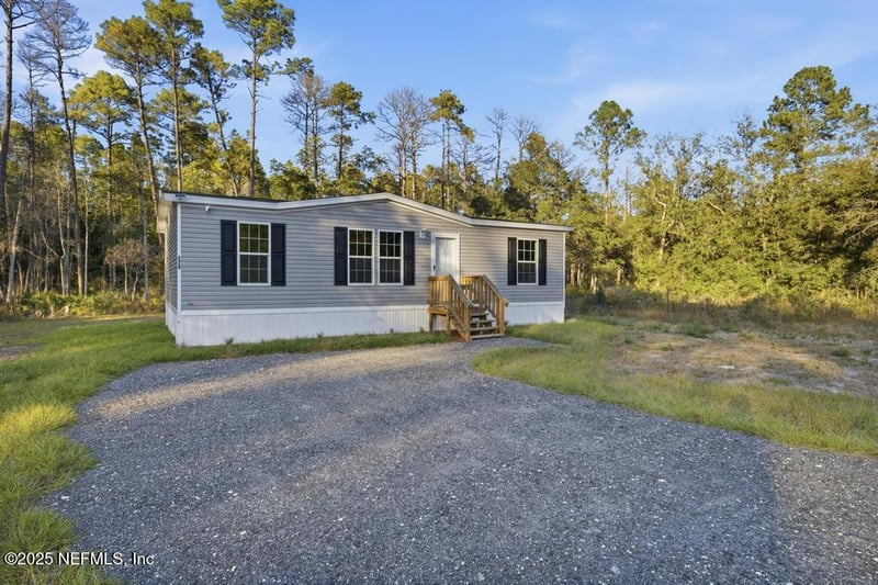 520 Hickory Nut Trl, Satsuma, FL 32189
