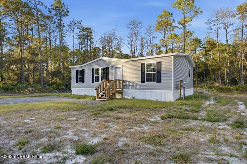 520 Hickory Nut Trl, Satsuma, FL 32189