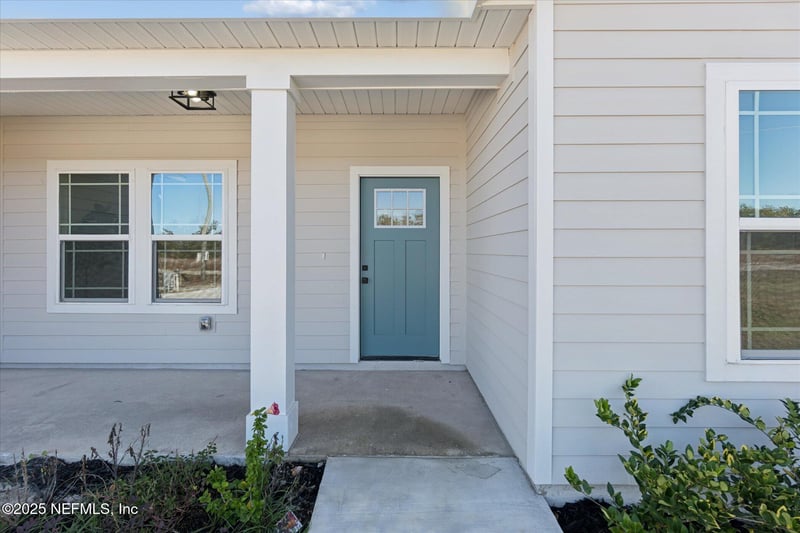 9293 Dolphin St, Sanderson, FL 32087