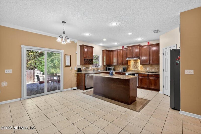 525 Hardeeville Ct, Jacksonville, FL 32218