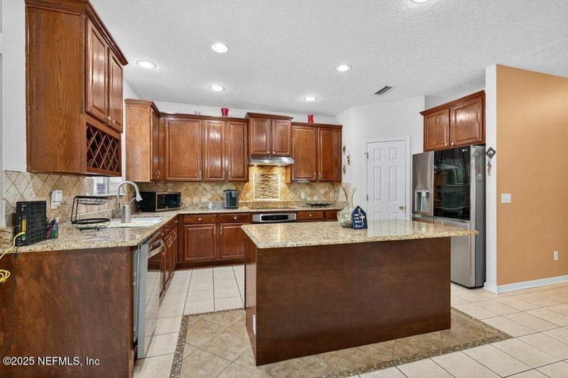 525 Hardeeville Ct, Jacksonville, FL 32218