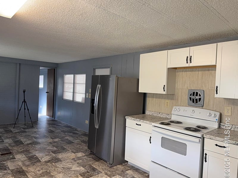 121 Venice Dr, Interlachen, FL 32148