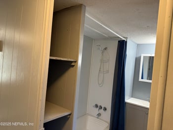 121 Venice Dr, Interlachen, FL 32148