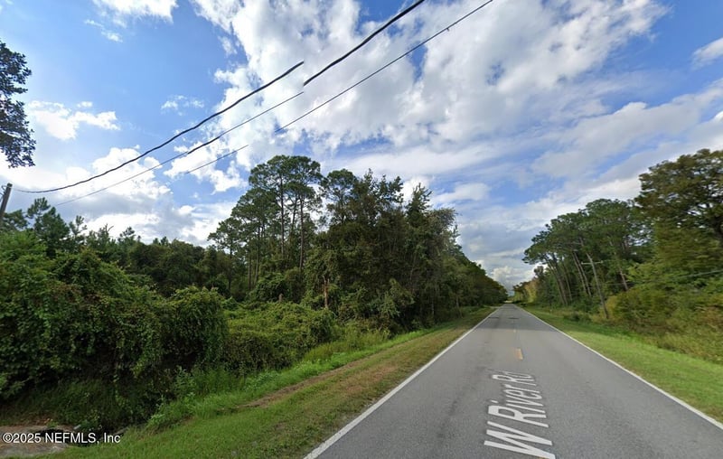 696 River Rd, Palatka, FL 32177