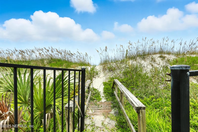 851 Beach Ave, Atlantic Beach, FL 32233