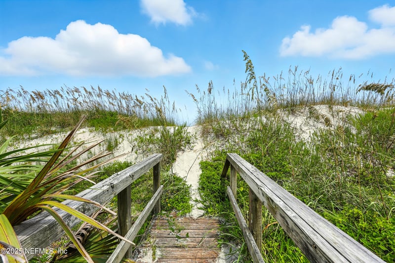 851 Beach Ave, Atlantic Beach, FL 32233