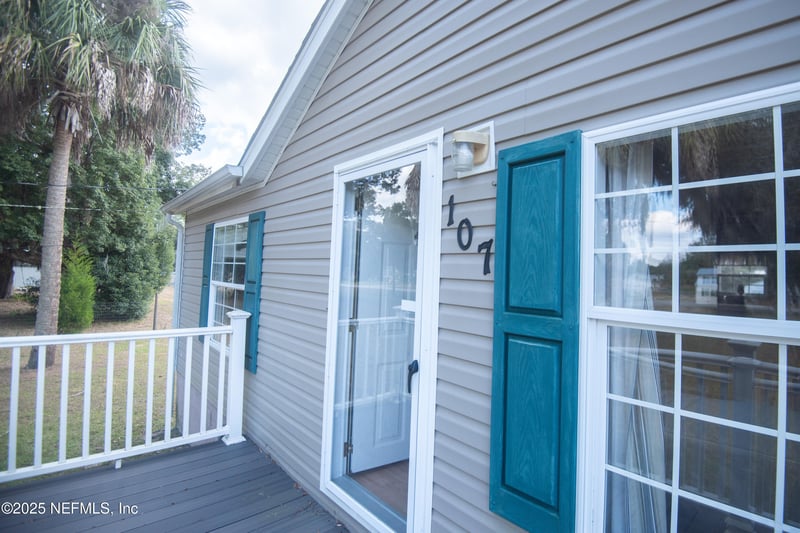 107 Folklore Dr, Satsuma, FL 32189